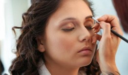 娱乐圈爆料化妆师是谁啊,揭秘化妆师身份大揭秘！